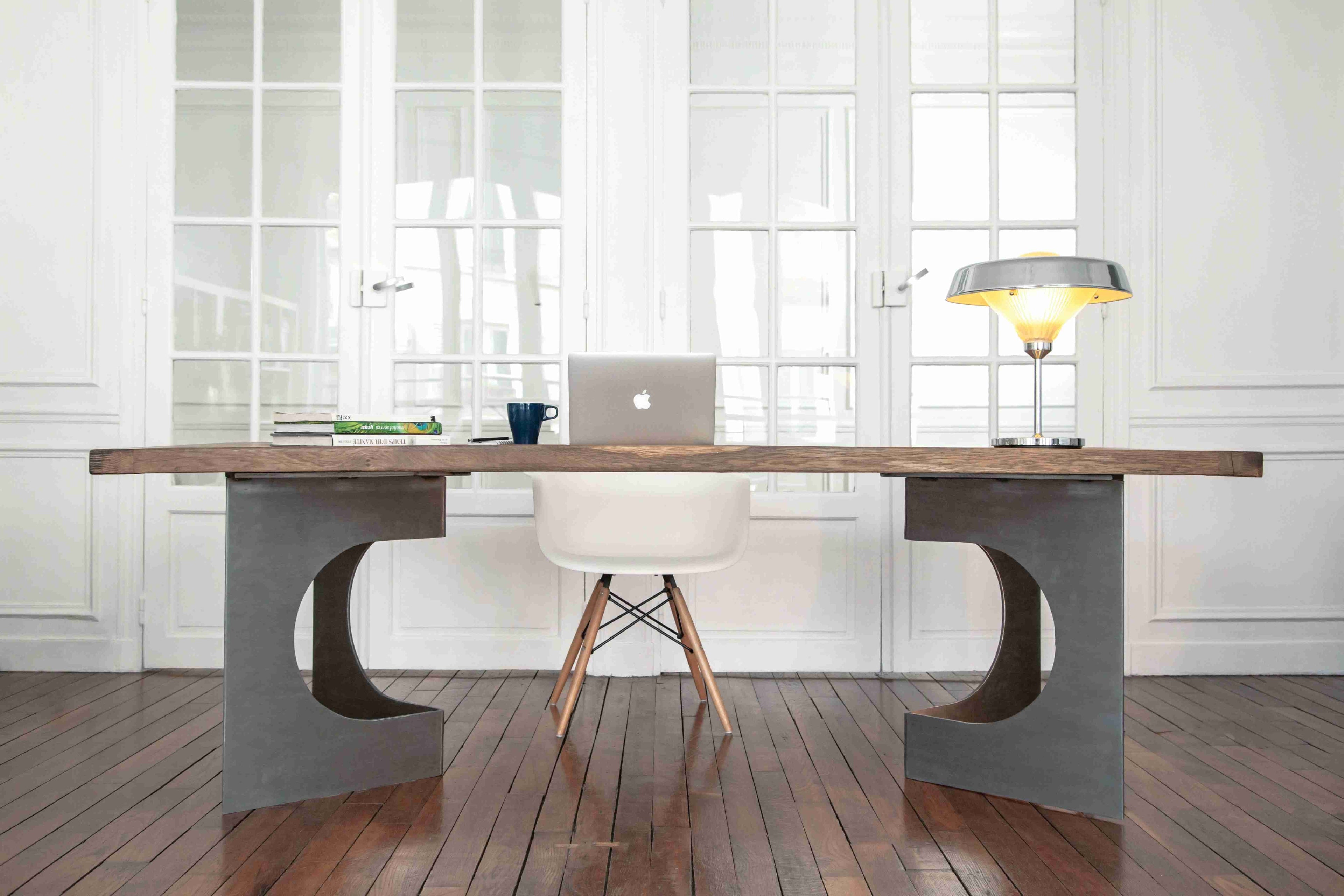 How to Set Up a Home Office Desk That Actually Works for You